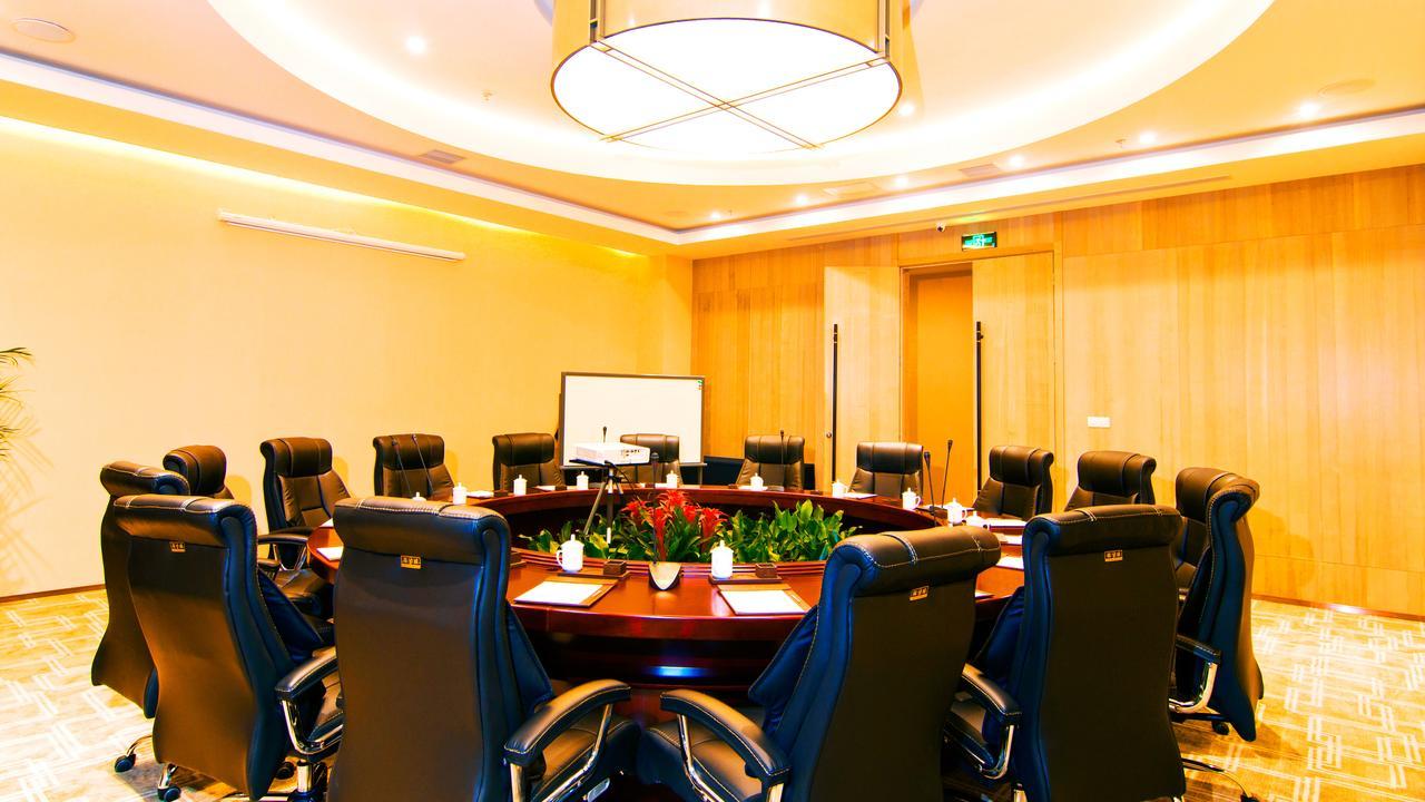 Home Plus Suite Hotel And Apartment Vuhan Dış mekan fotoğraf
