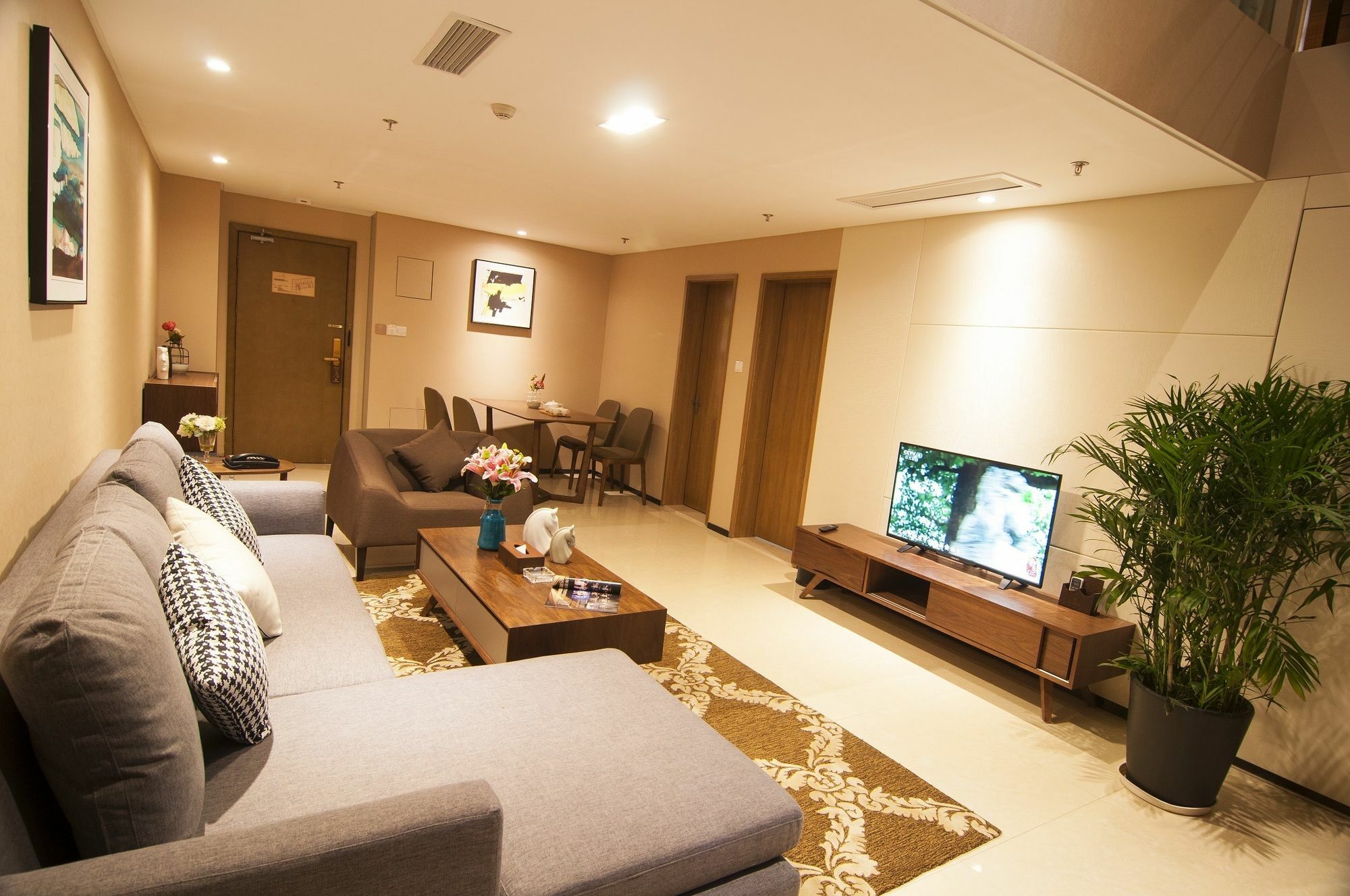 Home Plus Suite Hotel And Apartment Vuhan Dış mekan fotoğraf