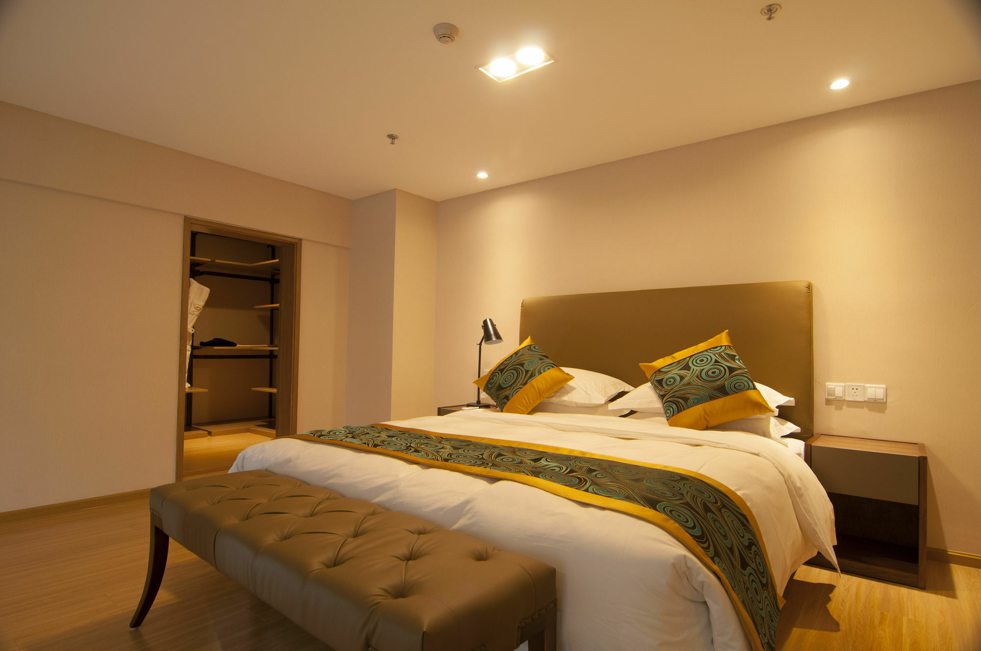 Home Plus Suite Hotel And Apartment Vuhan Dış mekan fotoğraf
