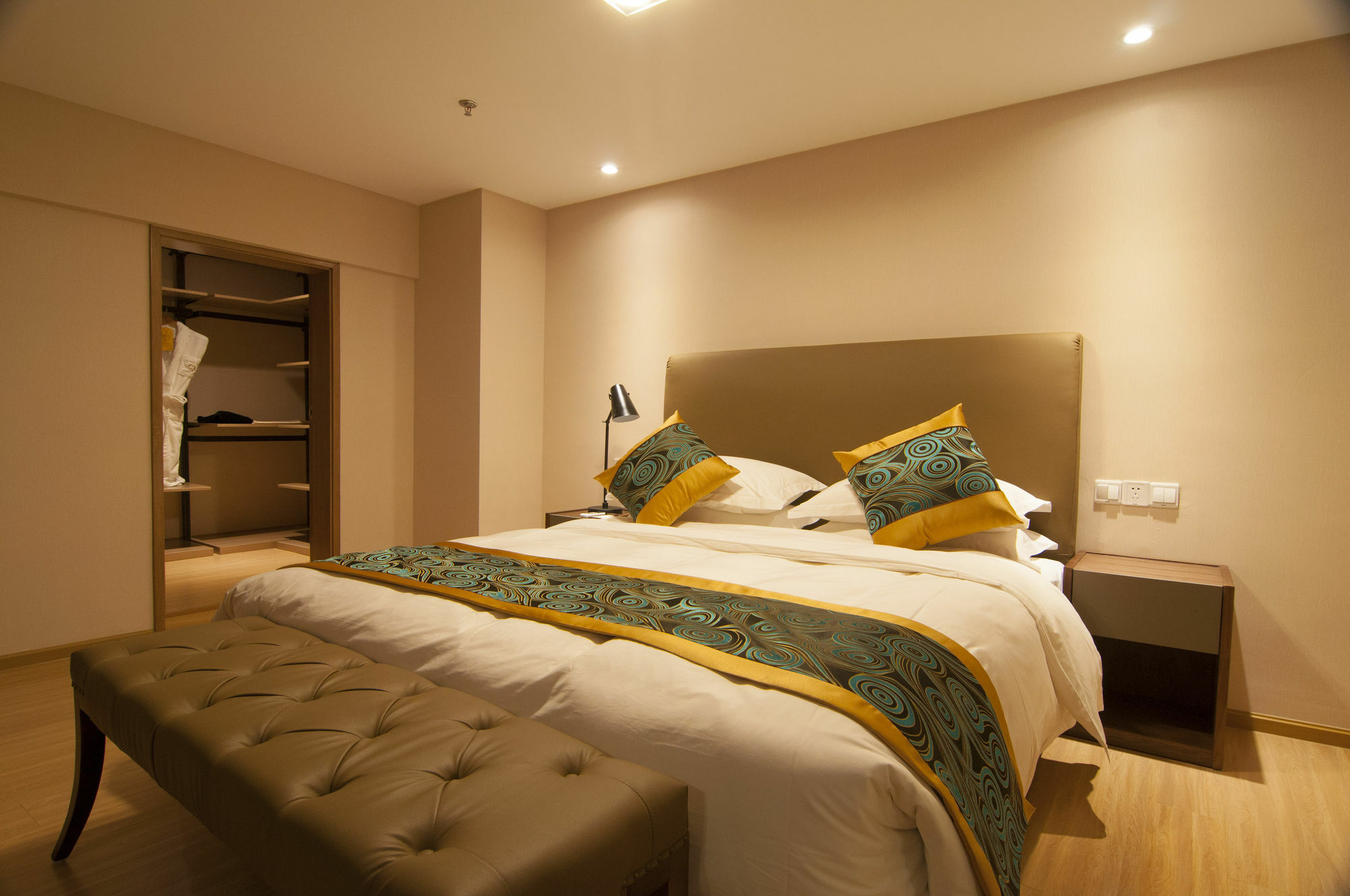 Home Plus Suite Hotel And Apartment Vuhan Dış mekan fotoğraf