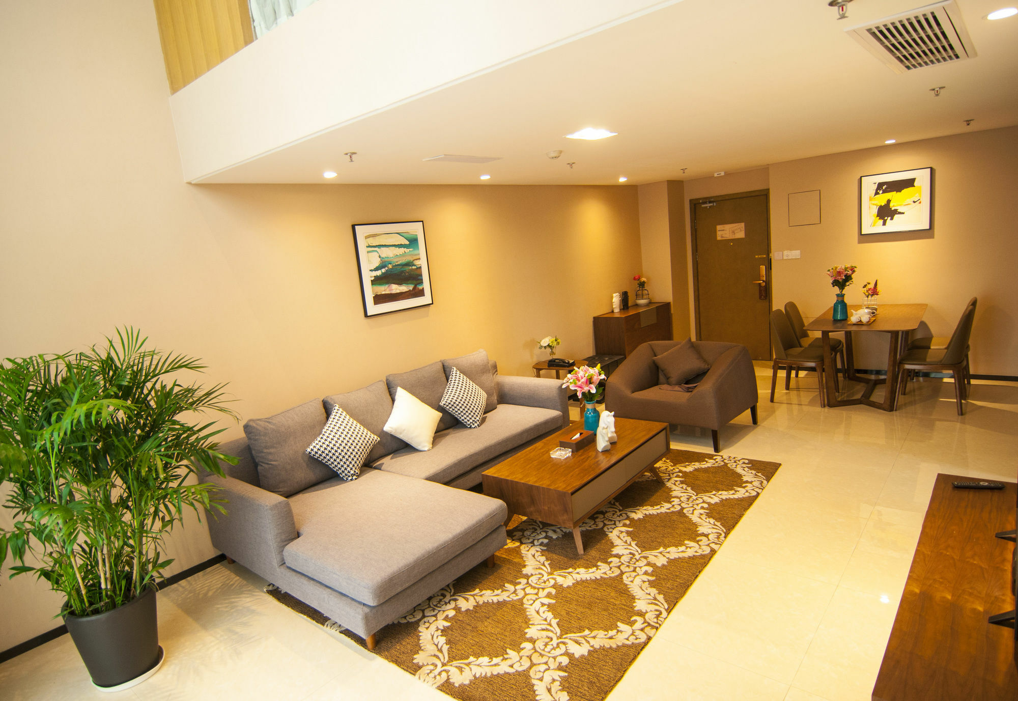 Home Plus Suite Hotel And Apartment Vuhan Dış mekan fotoğraf