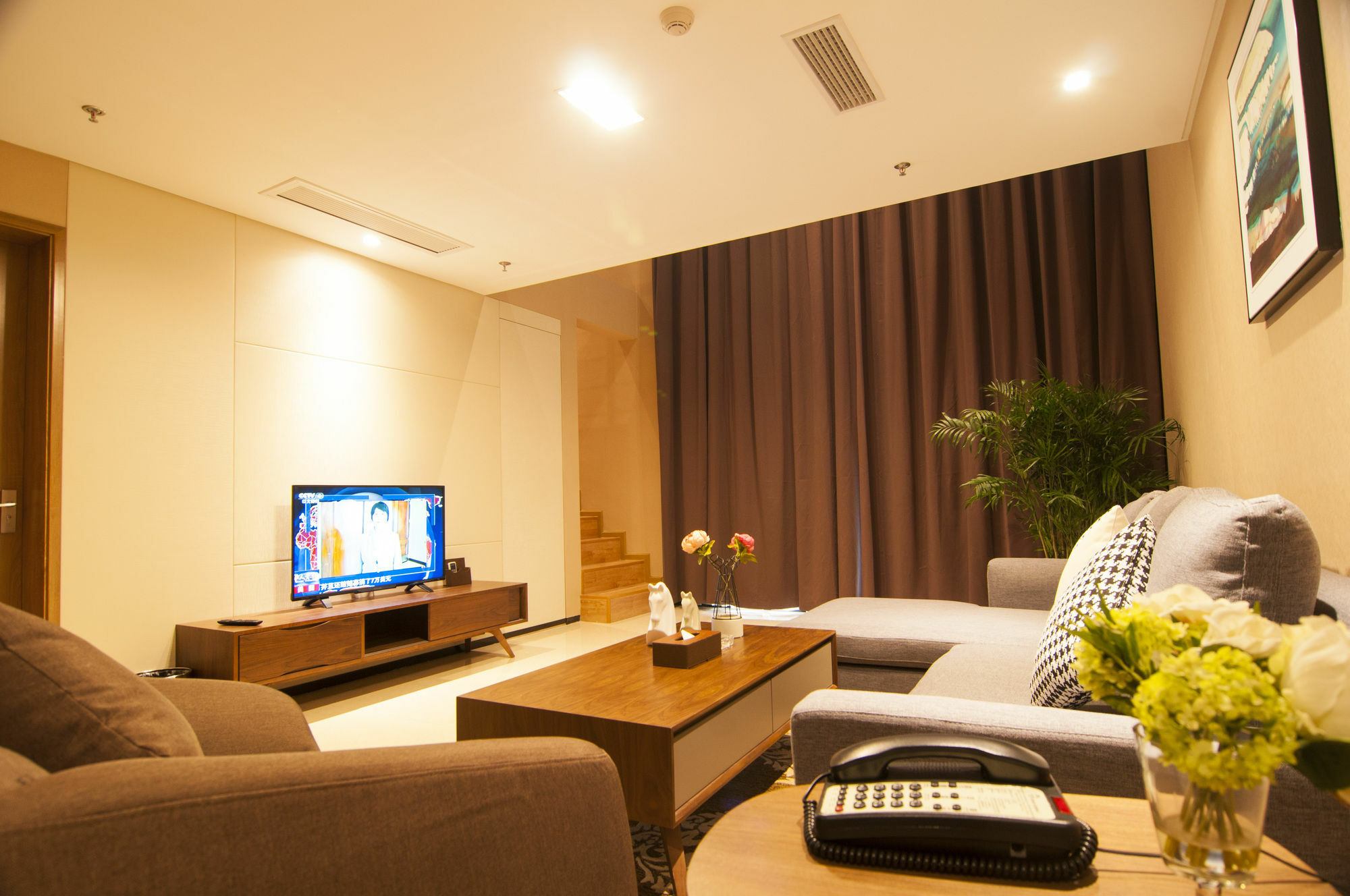 Home Plus Suite Hotel And Apartment Vuhan Dış mekan fotoğraf