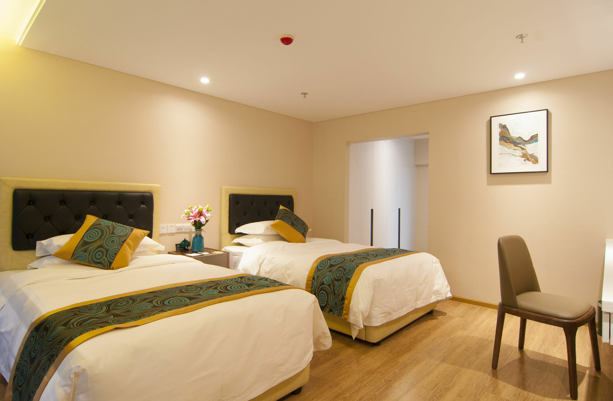 Home Plus Suite Hotel And Apartment Vuhan Dış mekan fotoğraf