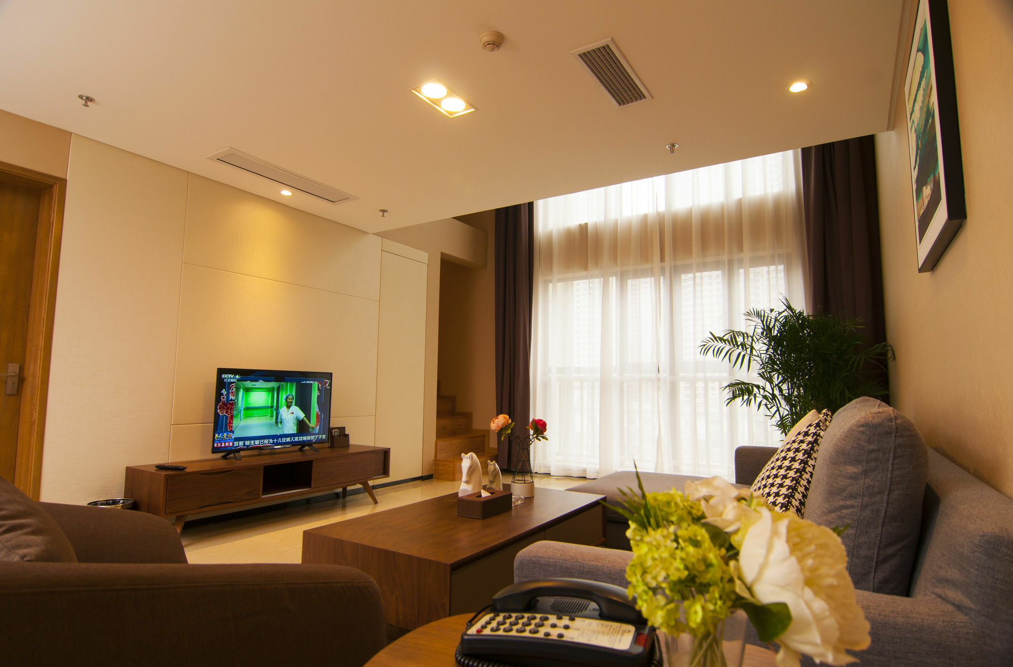 Home Plus Suite Hotel And Apartment Vuhan Dış mekan fotoğraf